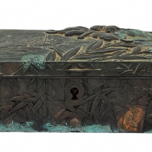 תיבה שולחנית יפנית עתיקה בת כמאה שנה