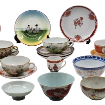 לוט של 19 כלי פורצלן שונים מהמזרח הרחוק