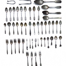 לוט של 50 פרטי כסף ישנים ועתיקים, במצב משומש כולם חתומים משקל כולל: 1,470 גרם