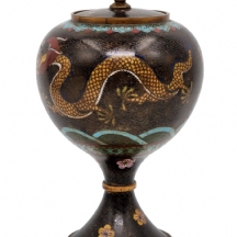כלי קלואזונה (Cloisonné) סיני ומכסה תואם, עשוי נחושת ואמייל