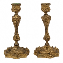זוג פמוטים צרפתים עתיקים ואיכותיים מהמאה ה-19, עשויים ברונזה מצופה זהב
