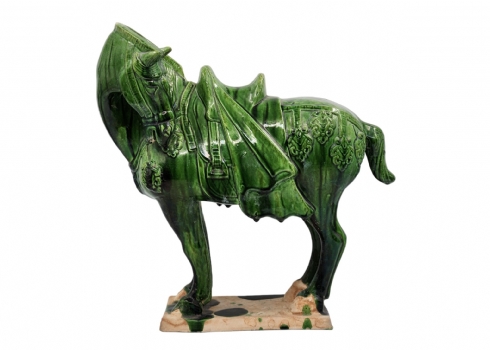 פסל סיני בסגנון שושלת טאנג (Tang dynasty) בדמות סוס, מעוטר זיגוג 'סנקאי' ירוק