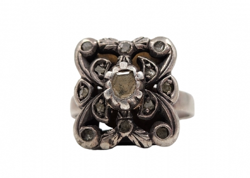טבעת עשויה כסף וזהב 14 קארט משובצת יהלומים בליטוש עתיק
