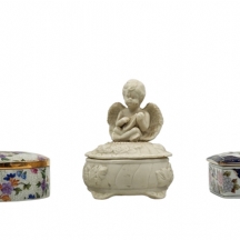 לוט של 3 קופסאות פורצלן שונות, אחת תוצרת 'רוזנטל' (Rosenthal)