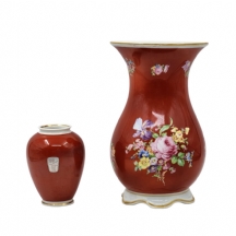 לוט של 2 אגרטלי פורצלן גרמנים שונים, יצרנים ודגמים שונים, מעוטרים בהדפסים