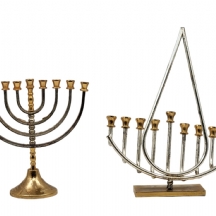 לוט של 2 חנוכיות מתכת ישראליות, דגמים ויצרנים שונים