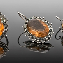 סט של עגילים וטבעת עשויים כסף