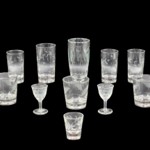 לוט של 13 כוסות וינטג' ישנות ויפות בגדלים ובדגמים שונים, כולן מלוטשות ביד