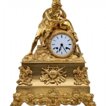 לאספנים ולמביני דבר - שעון קמין צרפתי עתיק, עשוי ברונזה מוזהבת (אורמלו - Ormolu