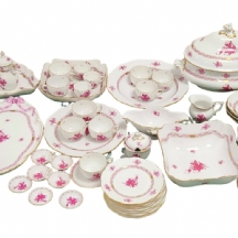 חלקי סט פורצלן איכותי מאד מתוצרת 'הרנד' (Herend), בדגם: 'אפוני' (Apponyi), מעוטר