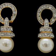 זוג עגילים משובצים פניני דמי וזירקוניה