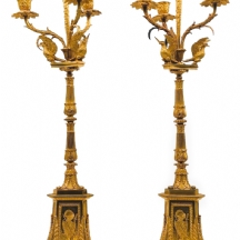 זוג קנדלברות צרפתיות עתיקות מתקופת נפוליאון הראשון, עשויות ברונזה מצופות זהב