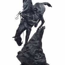 פסל ברונזה עכשווי על פי מודל של פרדריק סקריידר רמינגטון (Remington Frederic)