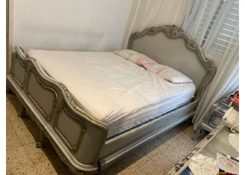מיטה בסגנון עתיק