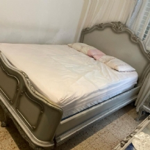 מיטה בסגנון עתיק