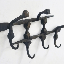 דוד פלומבו (1920- 1966) - מתלה מעילים לכניסה לבית משנות ה 50-60