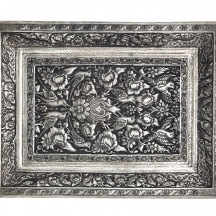 מגש פרסי דקורטיבי מלבני, עשוי נחושת מעוטר בעבודת ריקוע ידנית ומצופה בבדיל