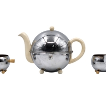 3 כלי הגשה מתקופת סגנון האר-דקו מהשנים 1920 - 1940 בקירוב