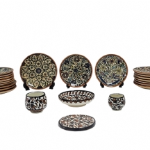 לוט של 23 כלי קרמיקה ארמנית שונים