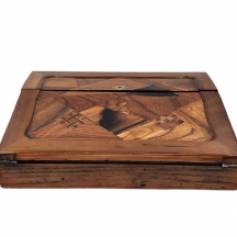 מדרון כתיבה שולחני ישן, עשוי עץ ועור