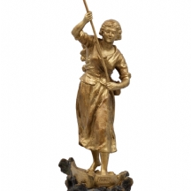 פסל שפלטר עתיק (בסיס למנורה) בדמות דייגת