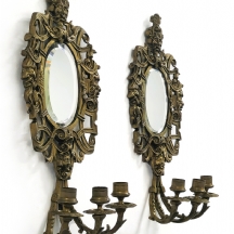 זוג מראות מהמאה ה-19 בסגנון הנאו-רנסאנס, עשויות מברונזה.