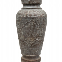 כד פרסי עתיק עם דמויות וכיתוב עברי, הריקוע בעבודת יד אמן