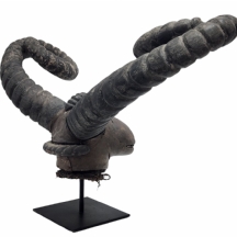 מסכה אפריקאית של אנשי האפיק (Efik people) מאזור נהר הקרוס התחתון