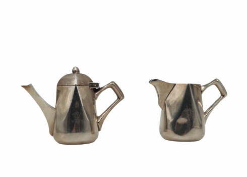 זוג קנקנים לקפה ולחלב (בית קפה), מתקופת סגנון אר-נובו