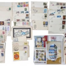 לוט של מאות בולים, מעטפות וגלויות מבוילות