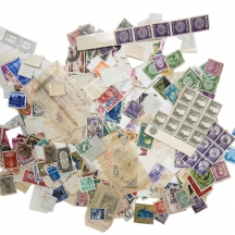 לוט גדול של בולים שונים בתפזורת