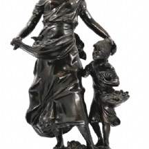 נערה וילדה, פסל ברונזה דקורטיבי בסגנון צרפתי עתיק