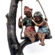 זוג ילדים על נדנדה - פסל ברונזה דקורטיבי