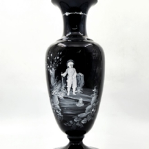 אגרטל זכוכית אנגלי עתיק (ויקטוריאני), מתוצרת 'מרי גרגורי' (Mary Gregory Glass)