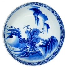 קערה יפנית עמוקה עשוייה פורצלן מעוטרת ציורי יד בקובלט כחול