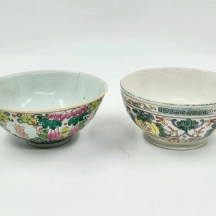 לוט של שתי קעריות פורצלן סיניות (אחת חתומה בחותמת יבוא רוסית סובייטית)