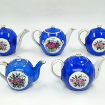 לוט של 5 קומקומים עשויים פורצל