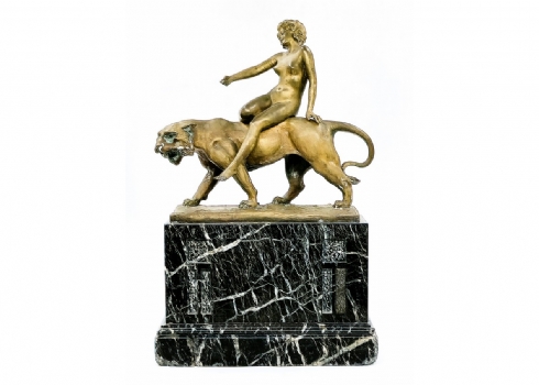 פול פיליפ (פסל צרפתי פולני, Paul Philippe 1870–1930) - 'בכחנטה על גב לביאה'