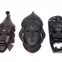 3 מסכות אפריקאיות, עשויות עץ מגולף בעבודת יד