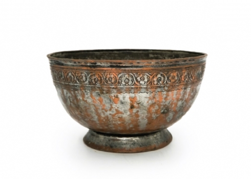 קערה איסלמית מסוף תקופת השושלת הקאג'ארית (Qajar dynasty, 1925-1794), אירן.