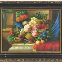 'טבע דומם עם כד פרחים, אפרסקים ומפה אדומה' - ציור שמן על לוח, חתום