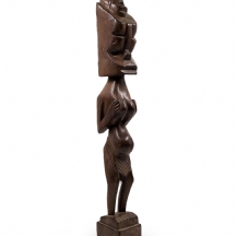 פסל עץ אפריקאי מגולף בעבודת יד אמן