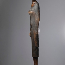 פסל עץ אפריקאי גבוה של בני שבט המסאי, מקניה או צפון טנזניה