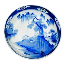 קערה יפנית עמוקה עשוייה פורצלן מעוטרת ציורי יד בקובלט כחול