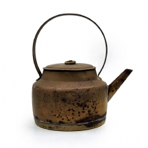 קומקום עתיק עשויי פליז