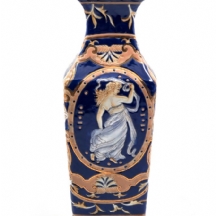 אגרטל קרמיקה מעוטר באמייל, בסגנון הניאו-רנסנס