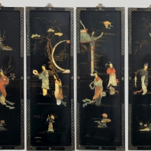 סט של ארבע תמונות סיניות עם תבליטים על רקע לקה שחורה