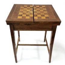 שולחן שח-מט איטלקי עתיק, בן יותר מ-100 שנה