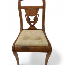 כסא איטלקי עתיק, מחצית ראשונה של המאה ה-19, עשוי עץ וריפוד בד