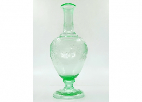 דקנטר עתיק מהמאה ה-19, עשוי 'זכוכית אורניום' (Uranium glass) ירוקה